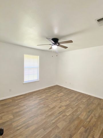 501 Red Springs Avenue, Mt Pleasant, TX 75455