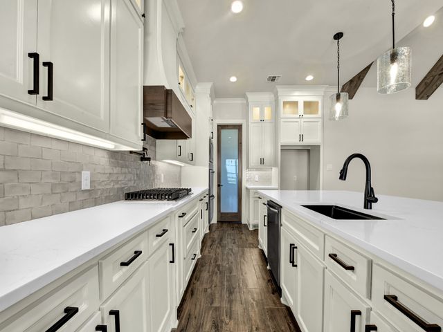 124 Desperado Way, Weatherford, TX 76088