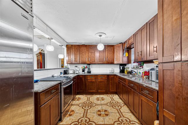 5006 Ridge Creek Circle, Houston, TX 77053