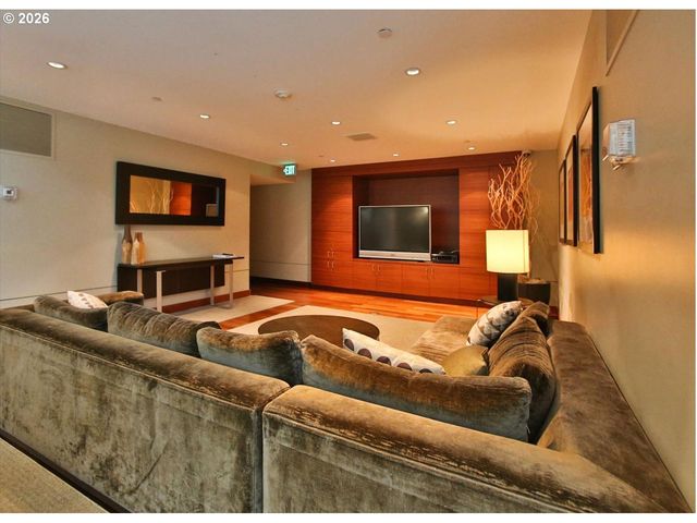 3601 S RIVER Pkwy 429, Portland, OR 97239