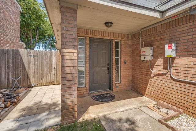 1383 Mimosa Lane, Lewisville, TX 75077