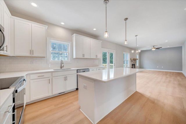 2828 Russlen DR, Salem, VA 24153