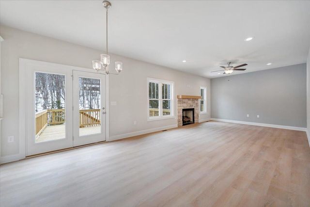 2828 Russlen DR, Salem, VA 24153