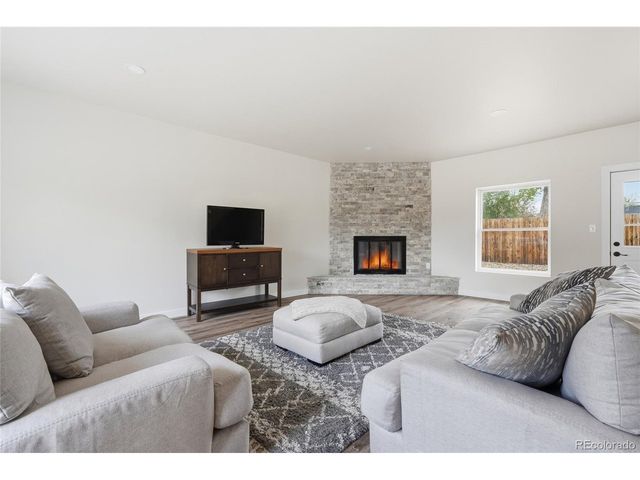 405 Elliott St, Longmont, CO 80504