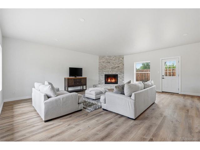 405 Elliott St, Longmont, CO 80504