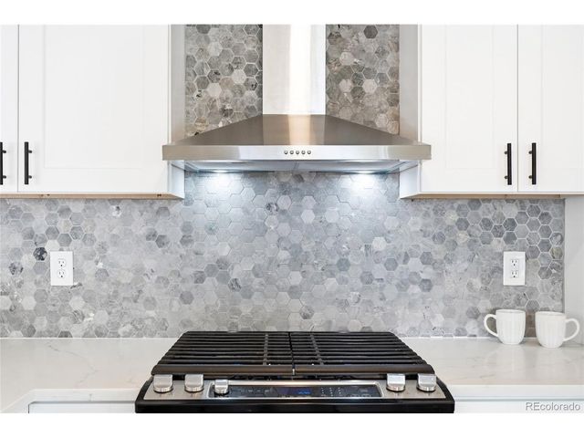 405 Elliott St, Longmont, CO 80504
