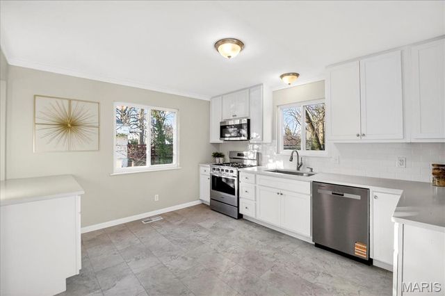 10471 Canter Way, Overland, MO 63114