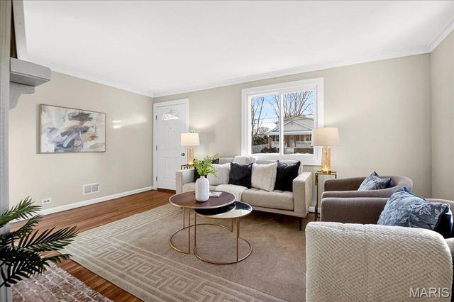 10471 Canter Way, Overland, MO 63114