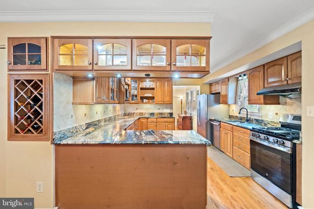 8601 WAGON WHEEL RD, Alexandria, VA 22309