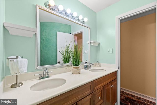 8601 WAGON WHEEL RD, Alexandria, VA 22309