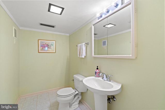 8601 WAGON WHEEL RD, Alexandria, VA 22309