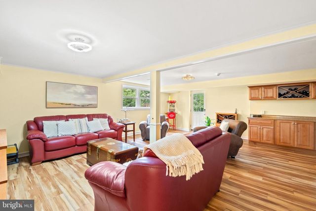 8601 WAGON WHEEL RD, Alexandria, VA 22309