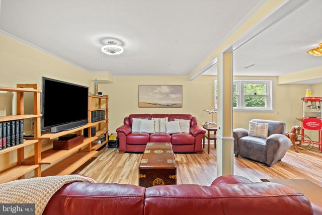 8601 WAGON WHEEL RD, Alexandria, VA 22309