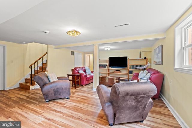8601 WAGON WHEEL RD, Alexandria, VA 22309