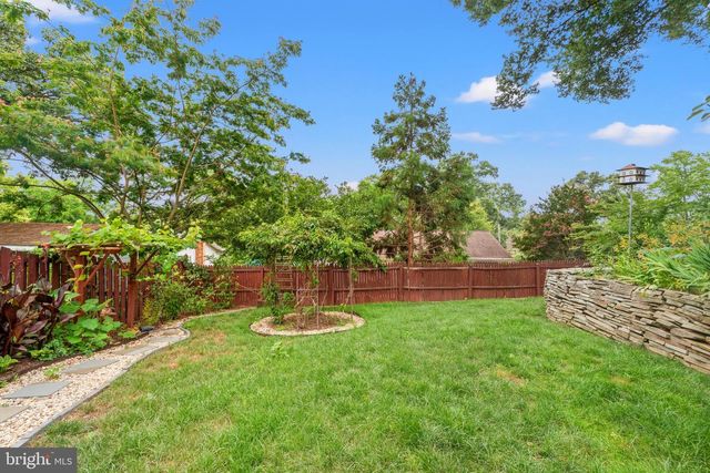 8601 WAGON WHEEL RD, Alexandria, VA 22309