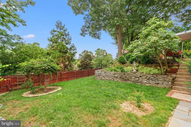8601 WAGON WHEEL RD, Alexandria, VA 22309