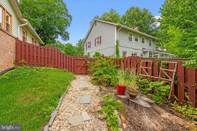 8601 WAGON WHEEL RD, Alexandria, VA 22309