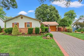 8601 WAGON WHEEL RD, Alexandria, VA 22309
