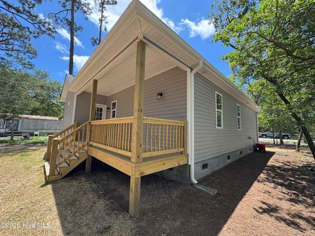 142 Redwood Road, Southport, NC 28461