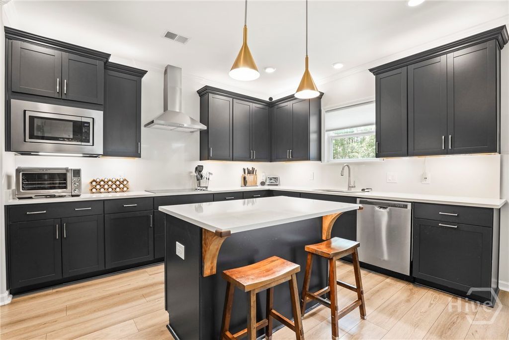 Image 11 of property listing at 216 Wexford Dr, Richmond Hill, GA 31324