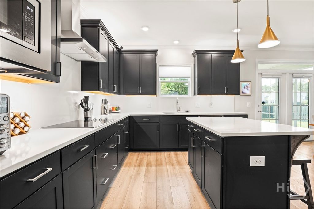 Image 13 of property listing at 216 Wexford Dr, Richmond Hill, GA 31324