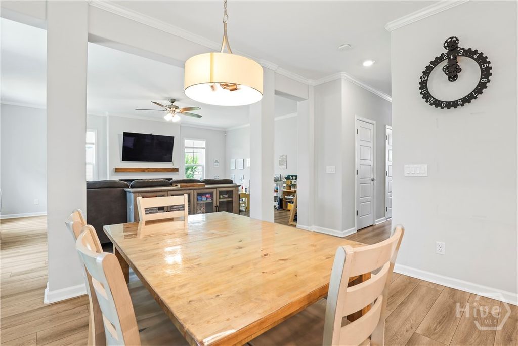 Image 15 of property listing at 216 Wexford Dr, Richmond Hill, GA 31324