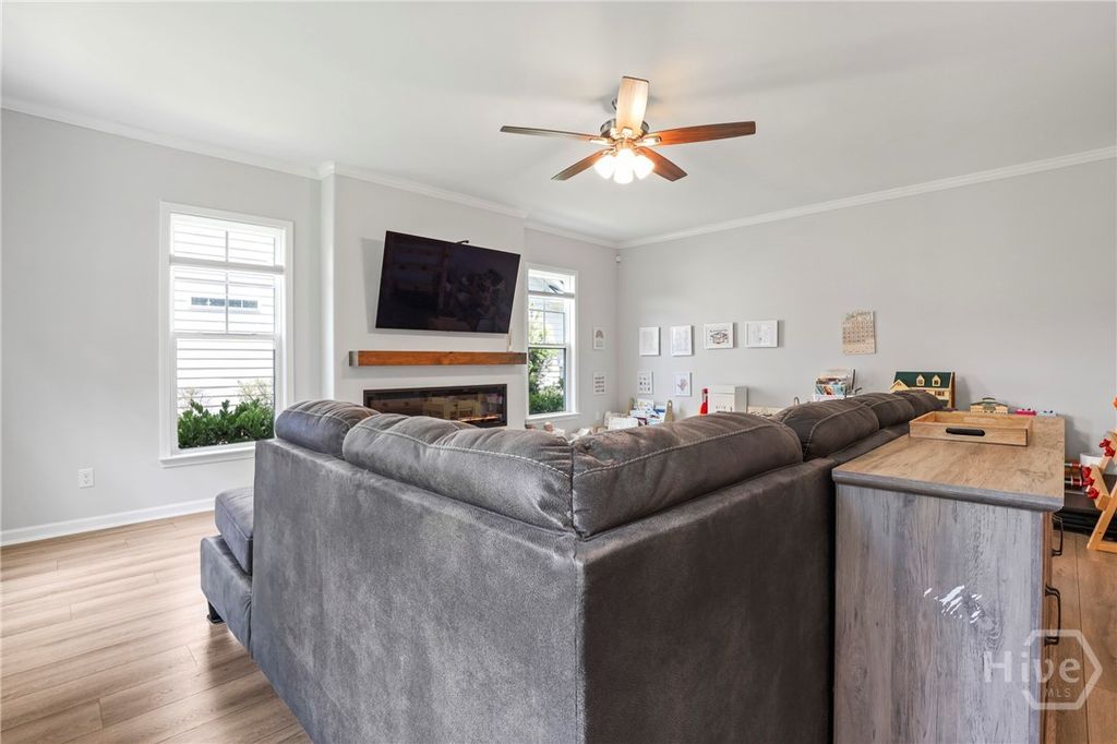 Image 18 of property listing at 216 Wexford Dr, Richmond Hill, GA 31324