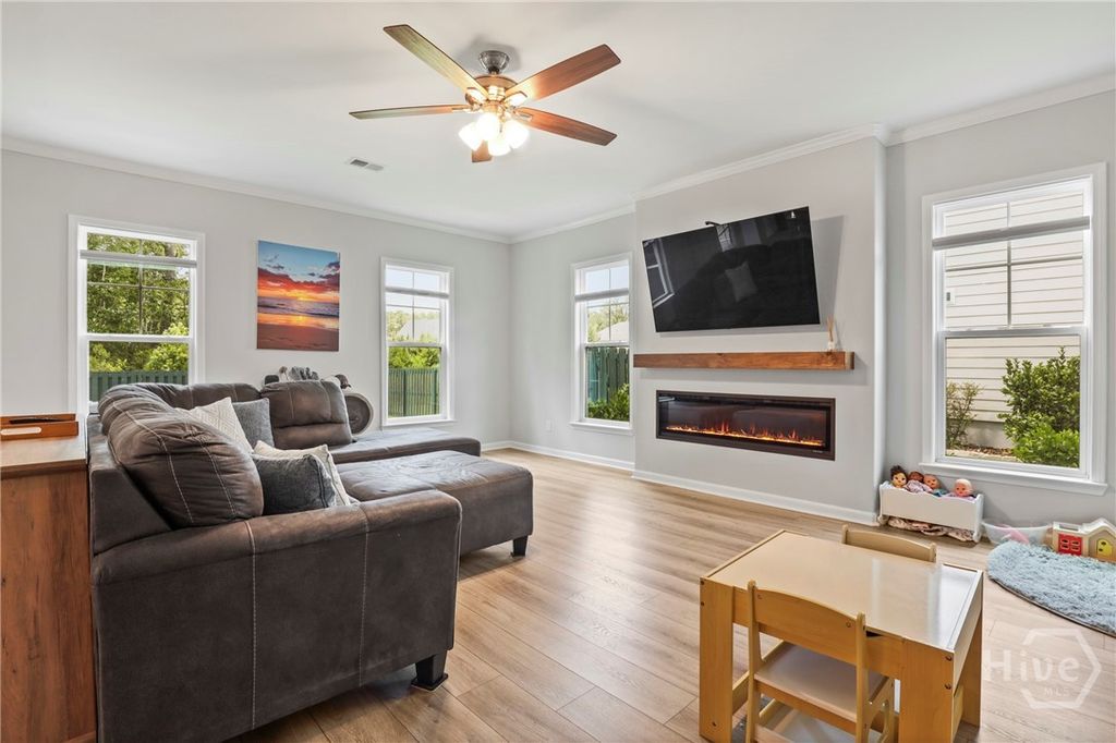 Image 21 of property listing at 216 Wexford Dr, Richmond Hill, GA 31324