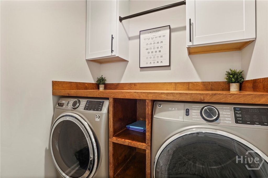 Image 31 of property listing at 216 Wexford Dr, Richmond Hill, GA 31324