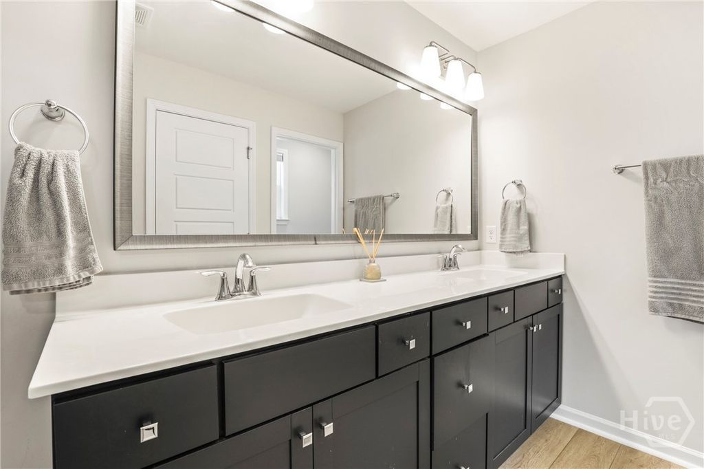 Image 38 of property listing at 216 Wexford Dr, Richmond Hill, GA 31324