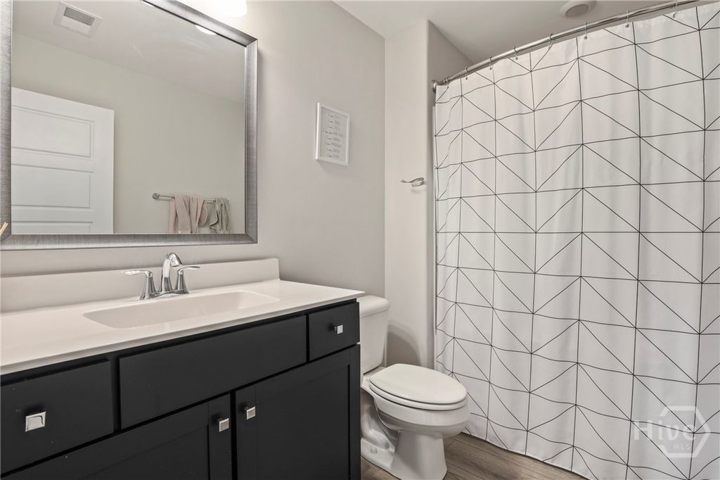 Image 39 of property listing at 216 Wexford Dr, Richmond Hill, GA 31324