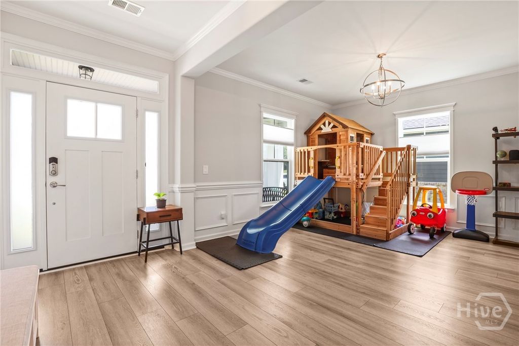 Image 8 of property listing at 216 Wexford Dr, Richmond Hill, GA 31324