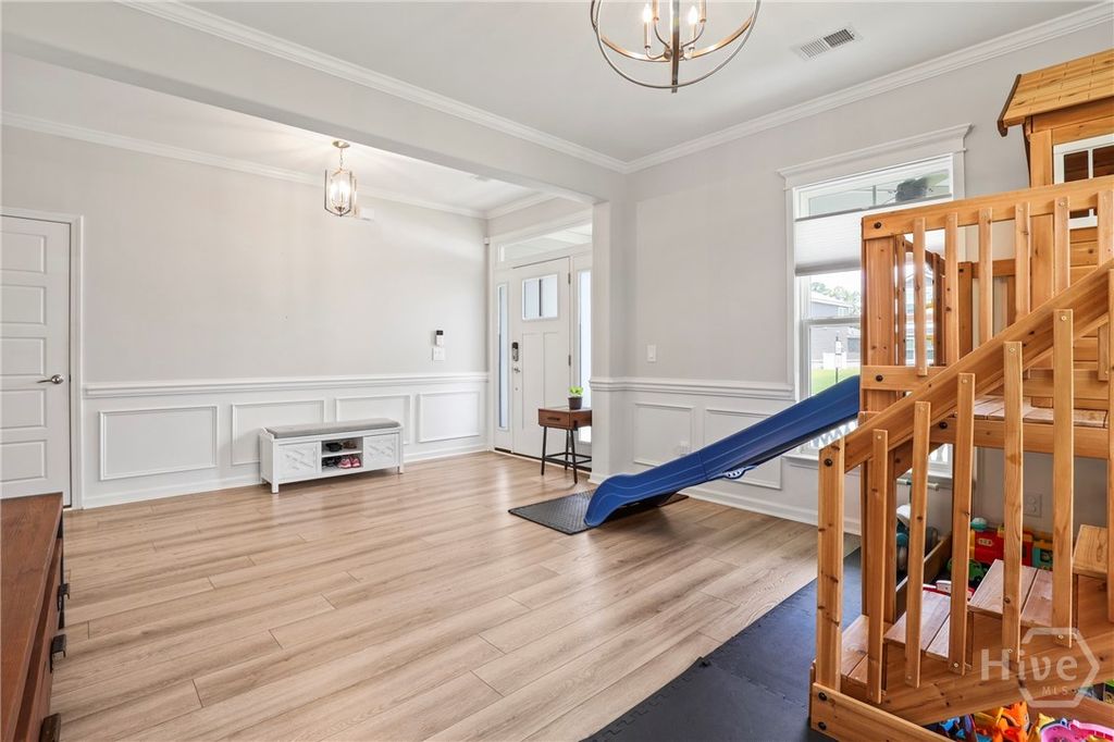 Image 9 of property listing at 216 Wexford Dr, Richmond Hill, GA 31324