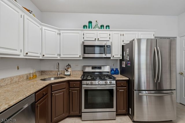 11 Strawberry Hill Rd, Branchburg Twp., NJ 08876