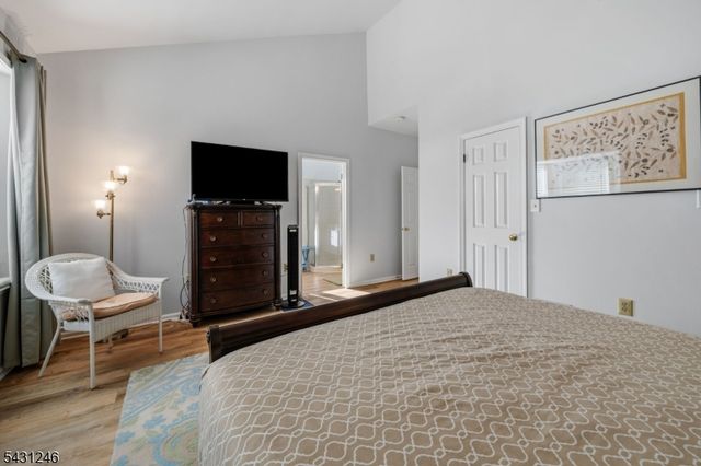 11 Strawberry Hill Rd, Branchburg Twp., NJ 08876