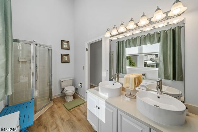 11 Strawberry Hill Rd, Branchburg Twp., NJ 08876