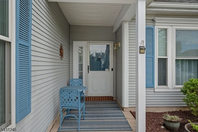 11 Strawberry Hill Rd, Branchburg Twp., NJ 08876