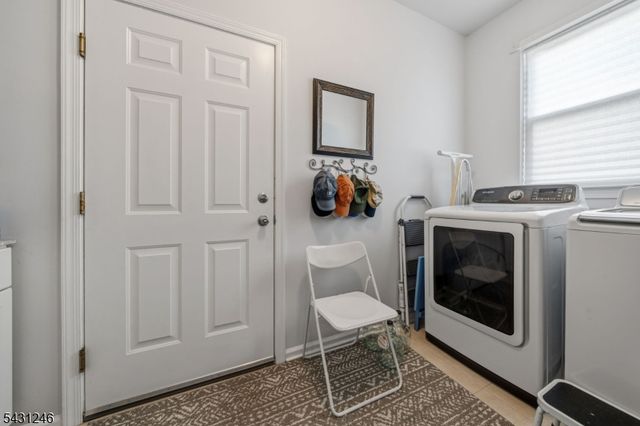 11 Strawberry Hill Rd, Branchburg Twp., NJ 08876