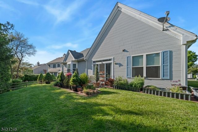 11 Strawberry Hill Rd, Branchburg Twp., NJ 08876