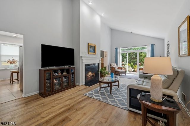 11 Strawberry Hill Rd, Branchburg Twp., NJ 08876