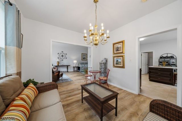11 Strawberry Hill Rd, Branchburg Twp., NJ 08876