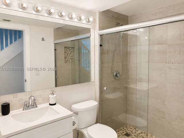 2069 S Ocean Dr TH18, Hallandale Beach, FL 33009