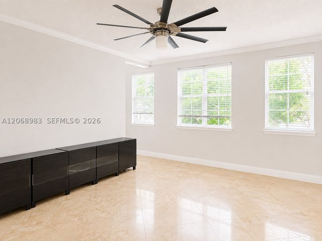 2069 S Ocean Dr TH18, Hallandale Beach, FL 33009