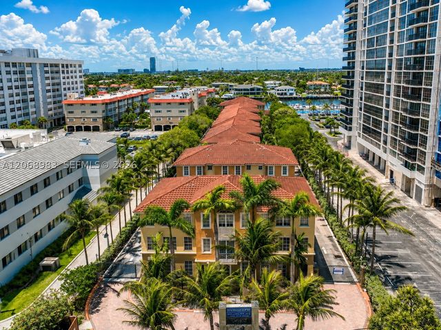 2069 S Ocean Dr TH18, Hallandale Beach, FL 33009
