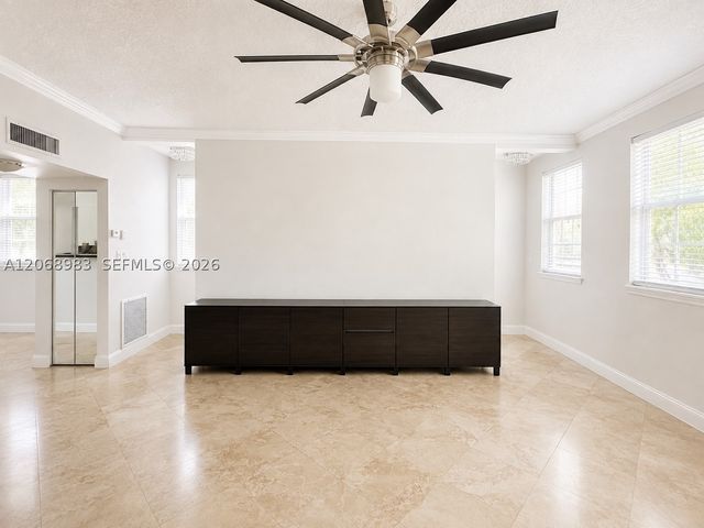 2069 S Ocean Dr TH18, Hallandale Beach, FL 33009