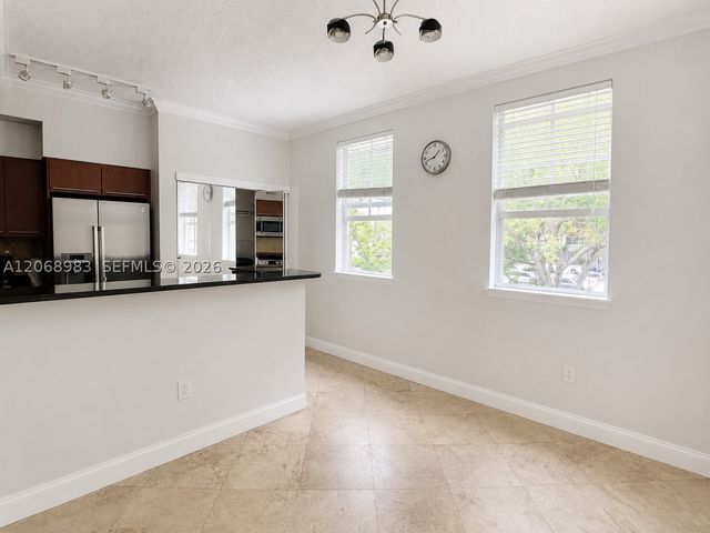 2069 S Ocean Dr TH18, Hallandale Beach, FL 33009