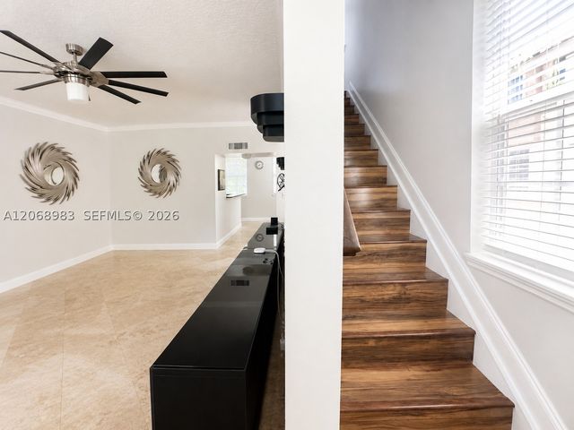 2069 S Ocean Dr TH18, Hallandale Beach, FL 33009