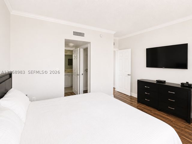 2069 S Ocean Dr TH18, Hallandale Beach, FL 33009