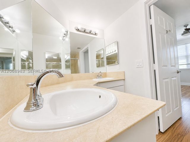 2069 S Ocean Dr TH18, Hallandale Beach, FL 33009