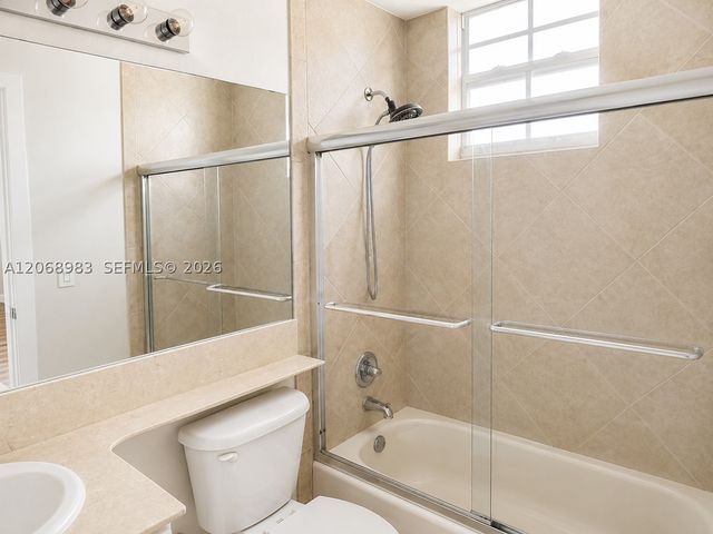 2069 S Ocean Dr TH18, Hallandale Beach, FL 33009